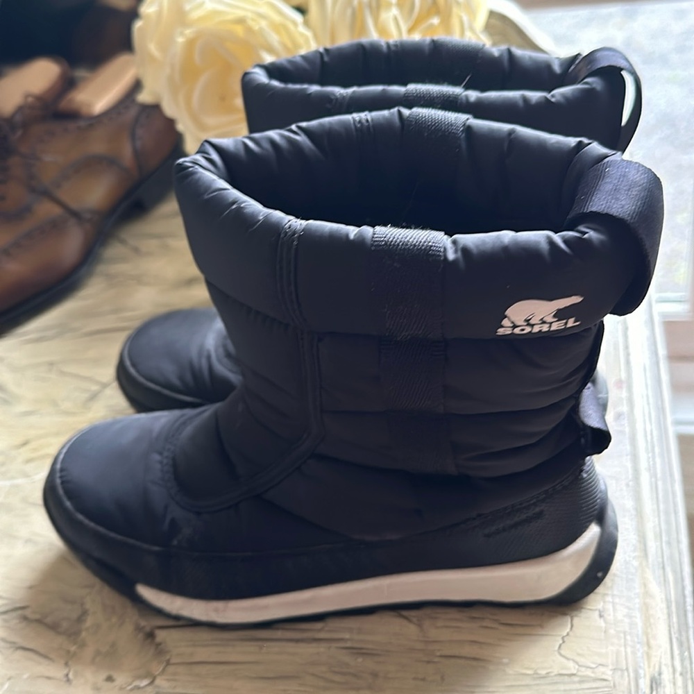 Black snow/ rain boots